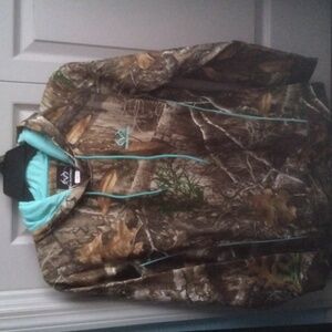 Womens Realtree Medium Hooded Sweatshirt Never Worn